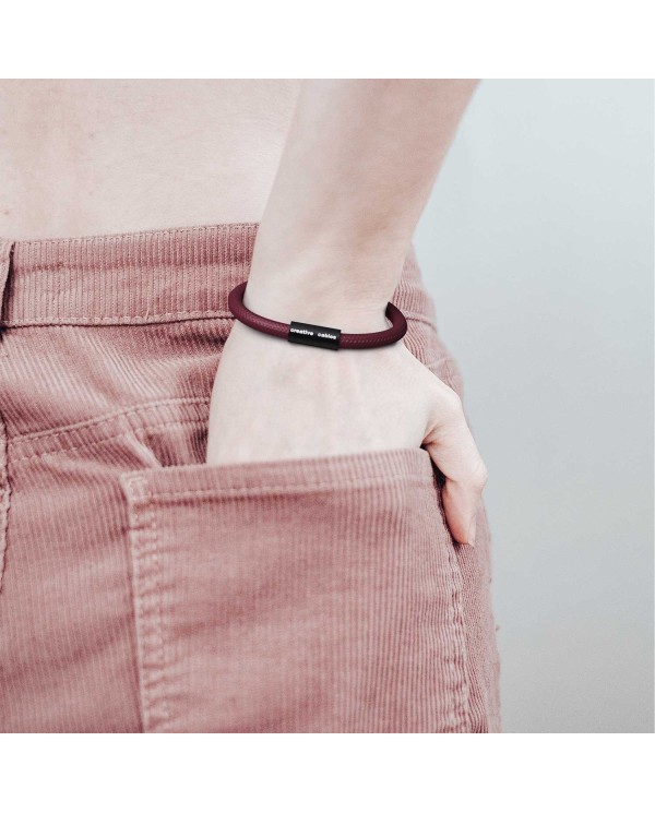 Bracelet avec fermoir magnétique noir mat et câble RM19 (effet soie Bordeaux)
