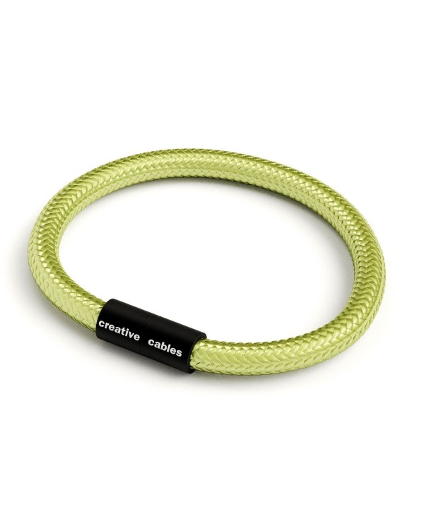 Bracelet avec fermoir magnétique noir mat et câble RM32 (effet soie tissu uni Kiwi)
