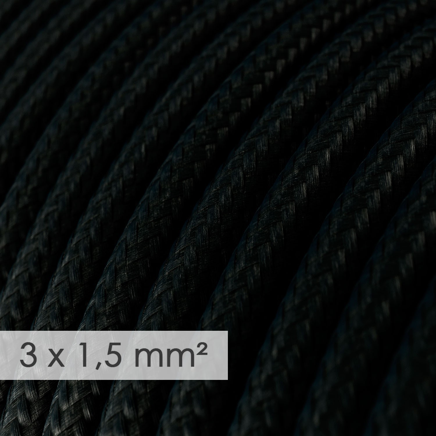 Franse stekkerdoos met glanzend zwarte stofkabel en Schuko-plug met comfortring