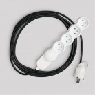 Franse stekkerdoos met glanzend zwarte stofkabel en Schuko-plug met comfortring