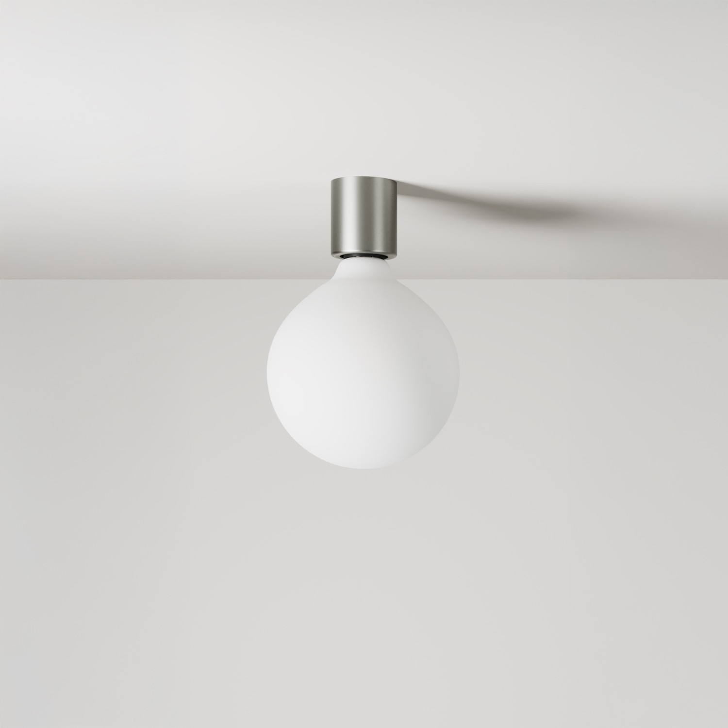 Metalen wandlamp met globe-lamp, porseleineffect