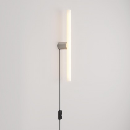 Lamp met stekker, metalen afwerking en lineaire LED S14d-lamp
