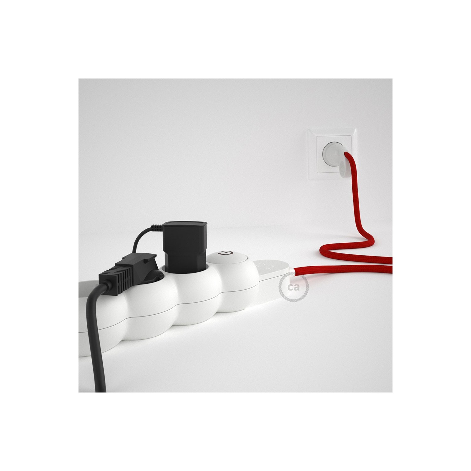 Bloc multiprise avec câble en tissu Effet Soie Rouge RM09 et fiche schuko avec anneau confort