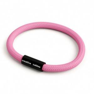 Bracelet avec fermoir magnétique noir mat et câble RM08 (effet soie Fuchsia)