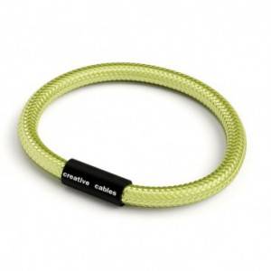 Bracelet avec fermoir magnétique noir mat et câble RM32 (effet soie tissu uni Kiwi)