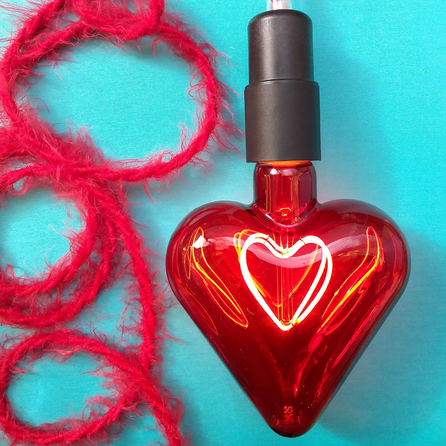 Burlesque gedraaide elektriciteitskabel bekleed met stof, pluizend harig effect, effen kleur rood TP09