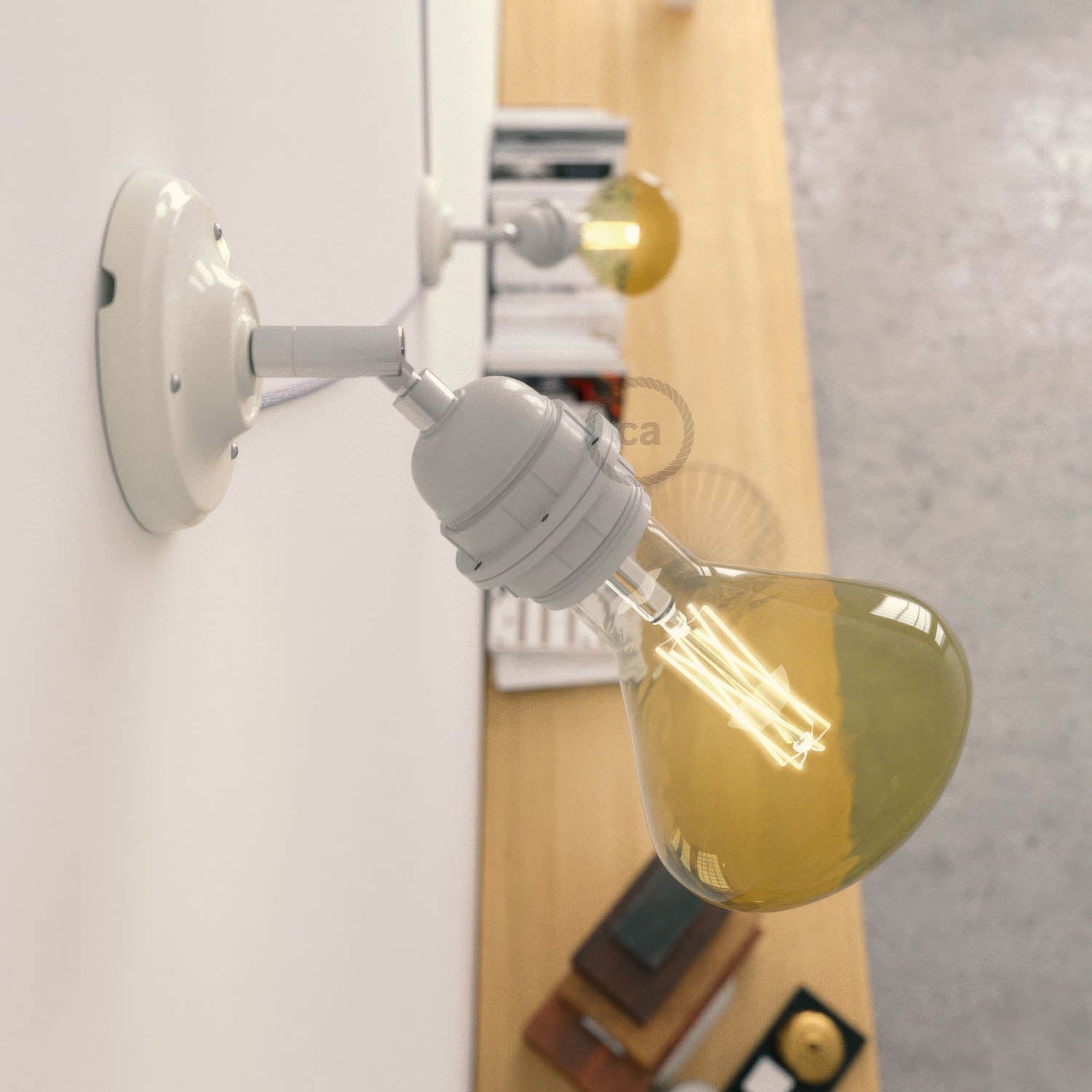 Fermaluce Classic 90° con portalampada filettato E27, lampada filomuro orientabile in porcellana - Bianco - Creative Cables