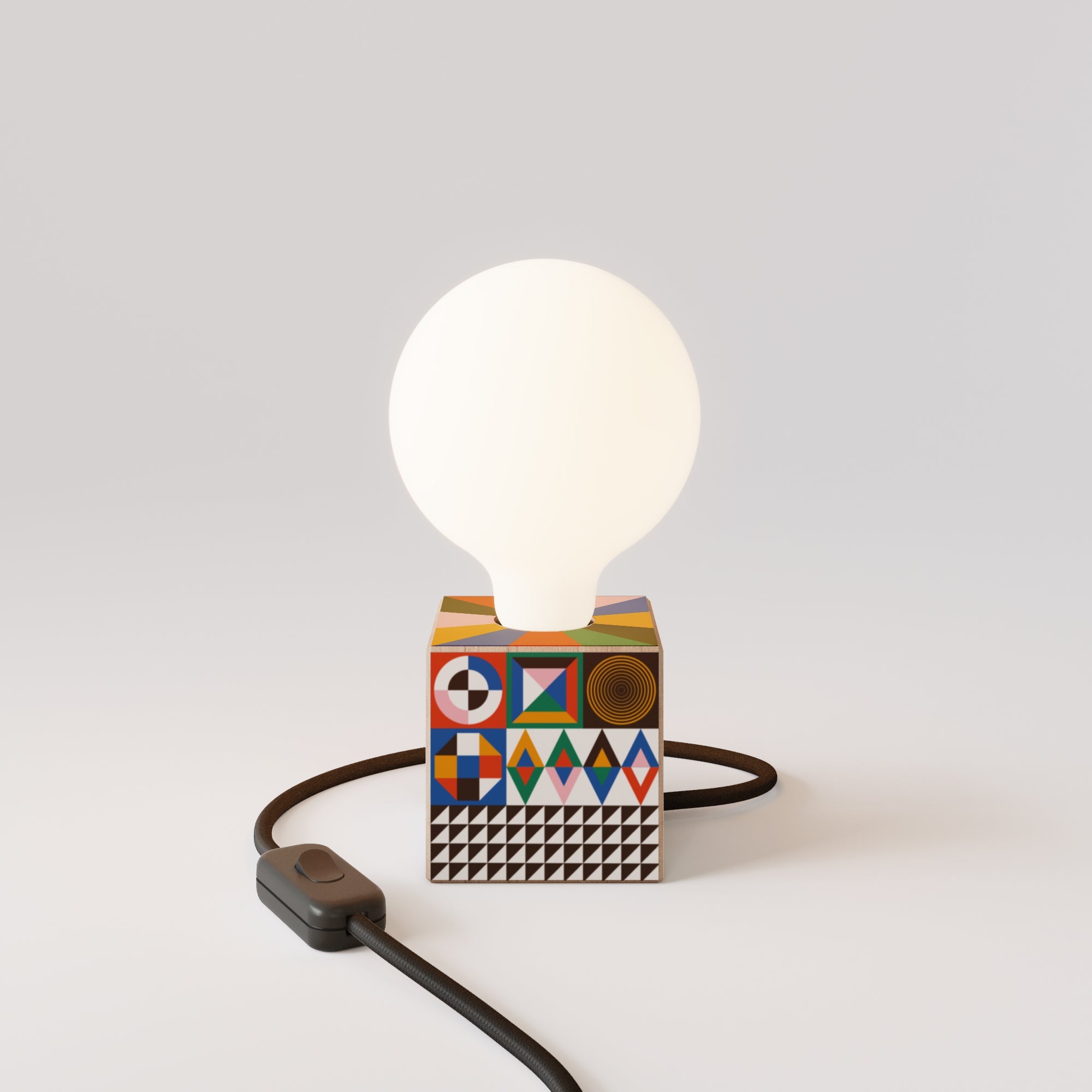 Lampada da tavolo Cubetto con lampadina globo effetto porcellana - PosterLad - Creative Cables