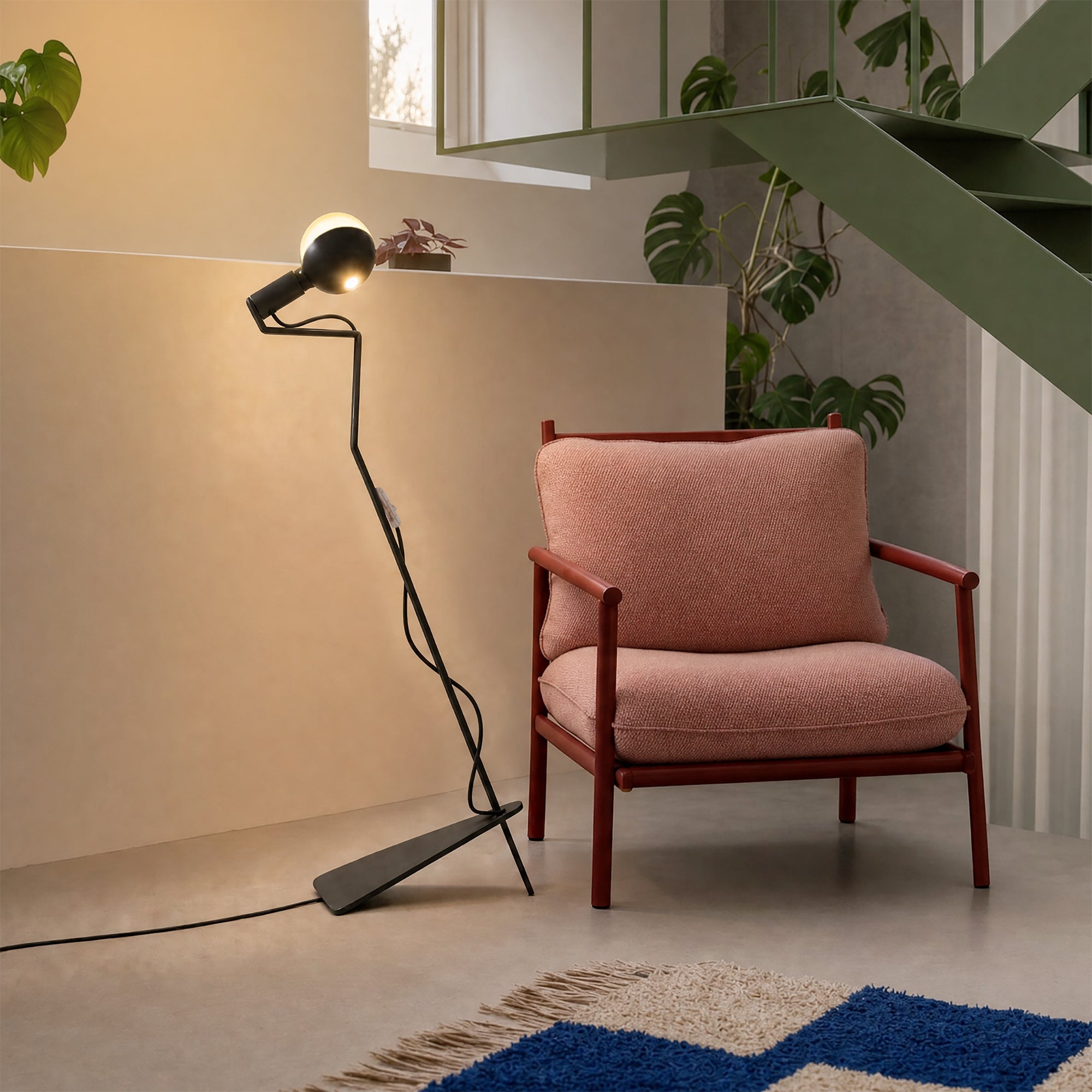 Lampada da terra inclinabile con lampadina LED G125 verniciata - Mario Talia - Nero