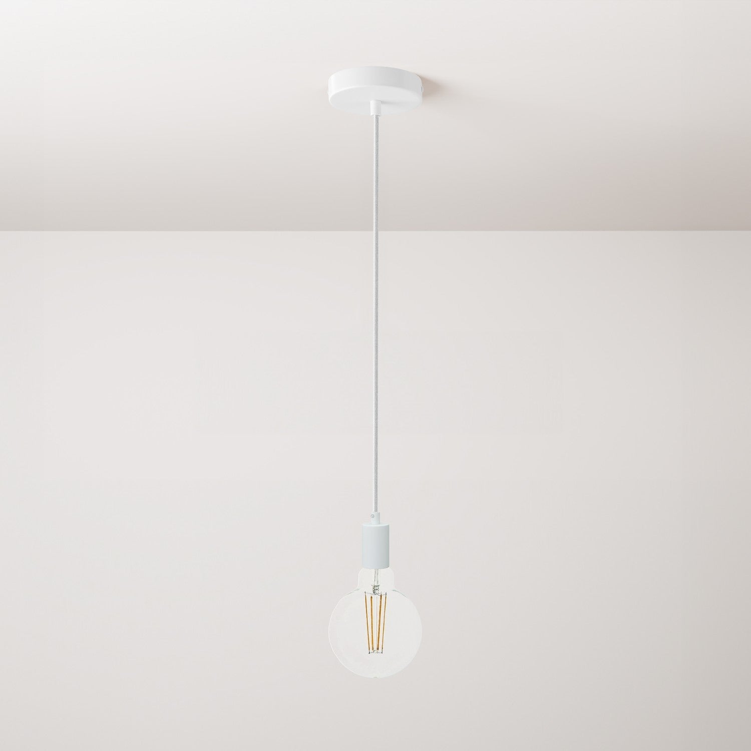 Lampada a sospensione completa di cavo tessile e finiture in metallo monocromatiche - Bianco